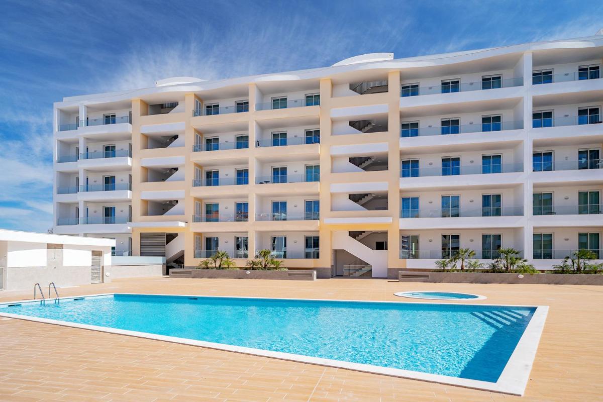 Lagos Marina View 6 With Pool by Homing - Housity