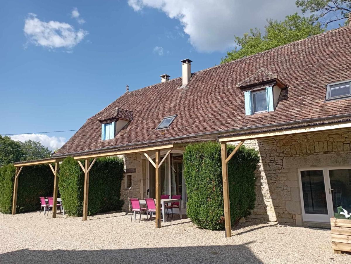 Gîtes Périgord Rocamadour Sarlat naturiste de mi mai à septembre - Housity