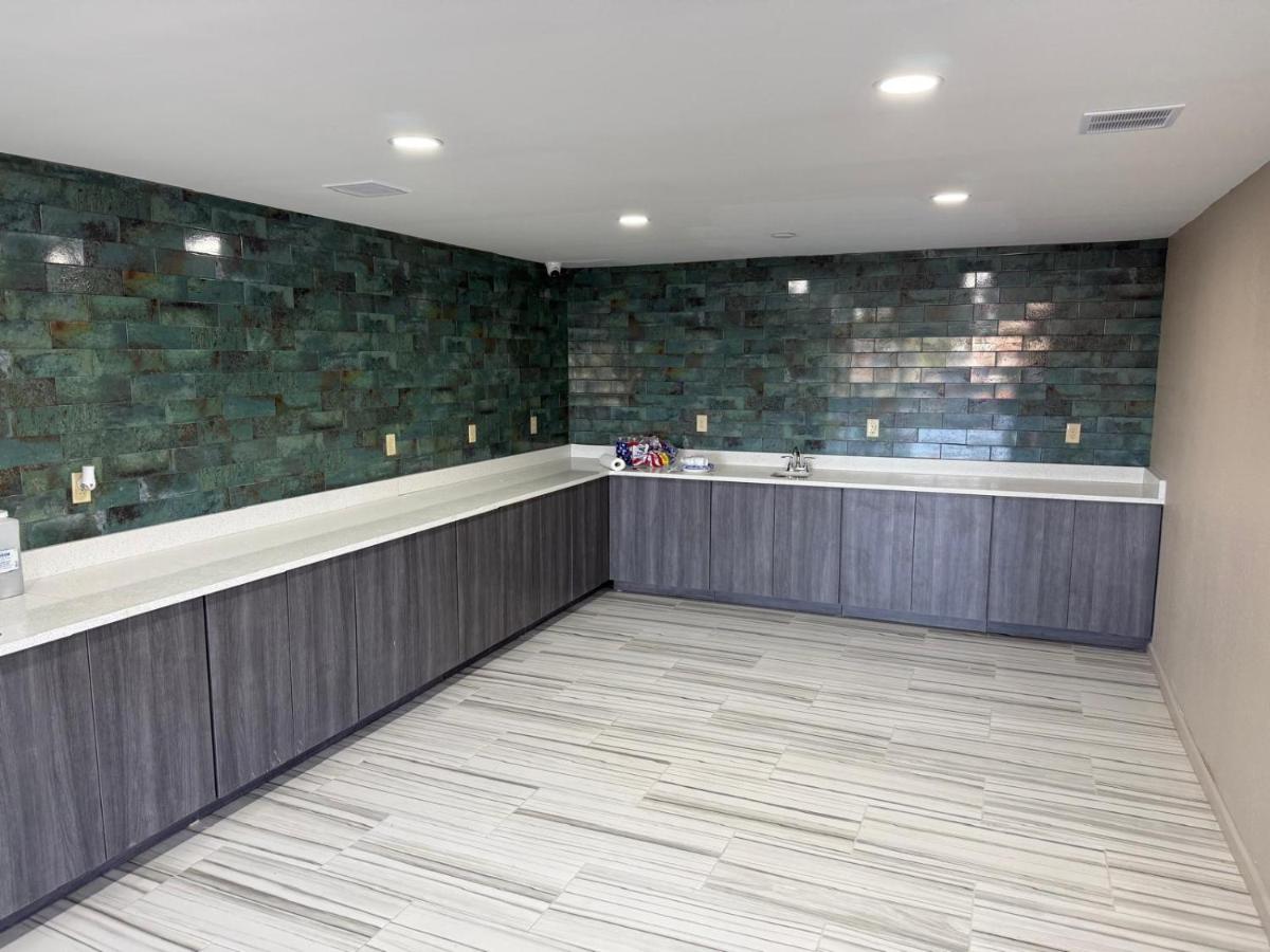 BlissPoint Inn, Kokomo - Housity