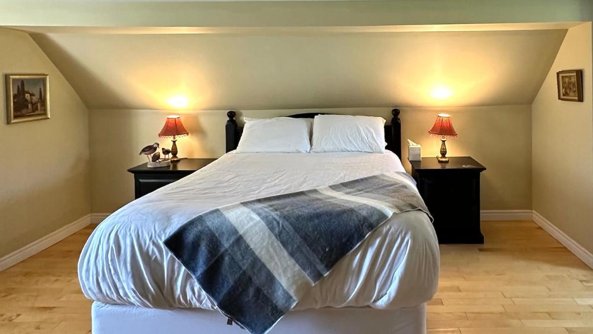 Pathsaala Inn & Restaurant - Housity
