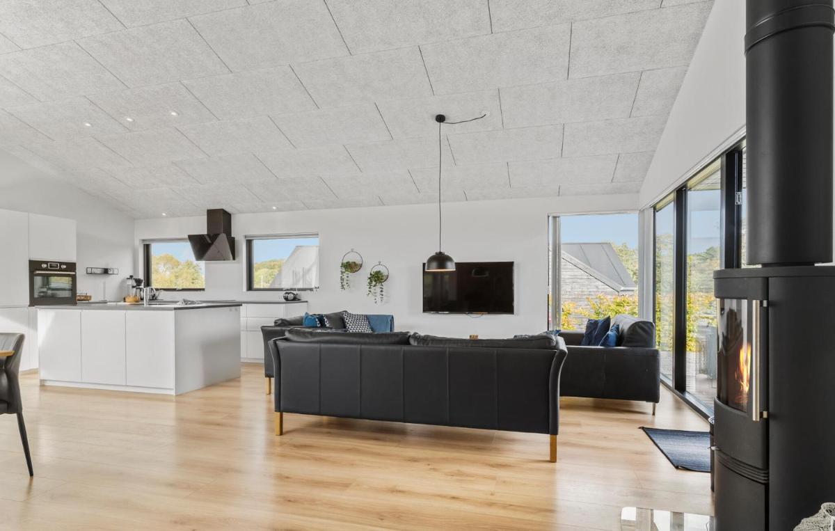 4 Bedroom Cozy Home In Haderslev - Housity