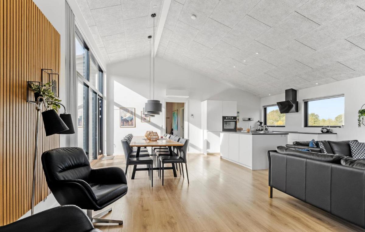4 Bedroom Cozy Home In Haderslev - Housity