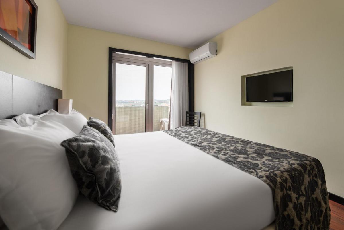 Uma cama ou camas num quarto em Dorma Praia Golfe