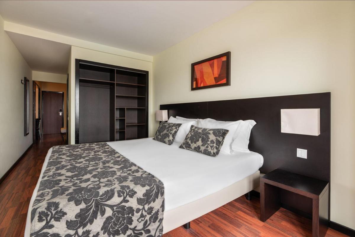 Uma cama ou camas num quarto em Dorma Praia Golfe