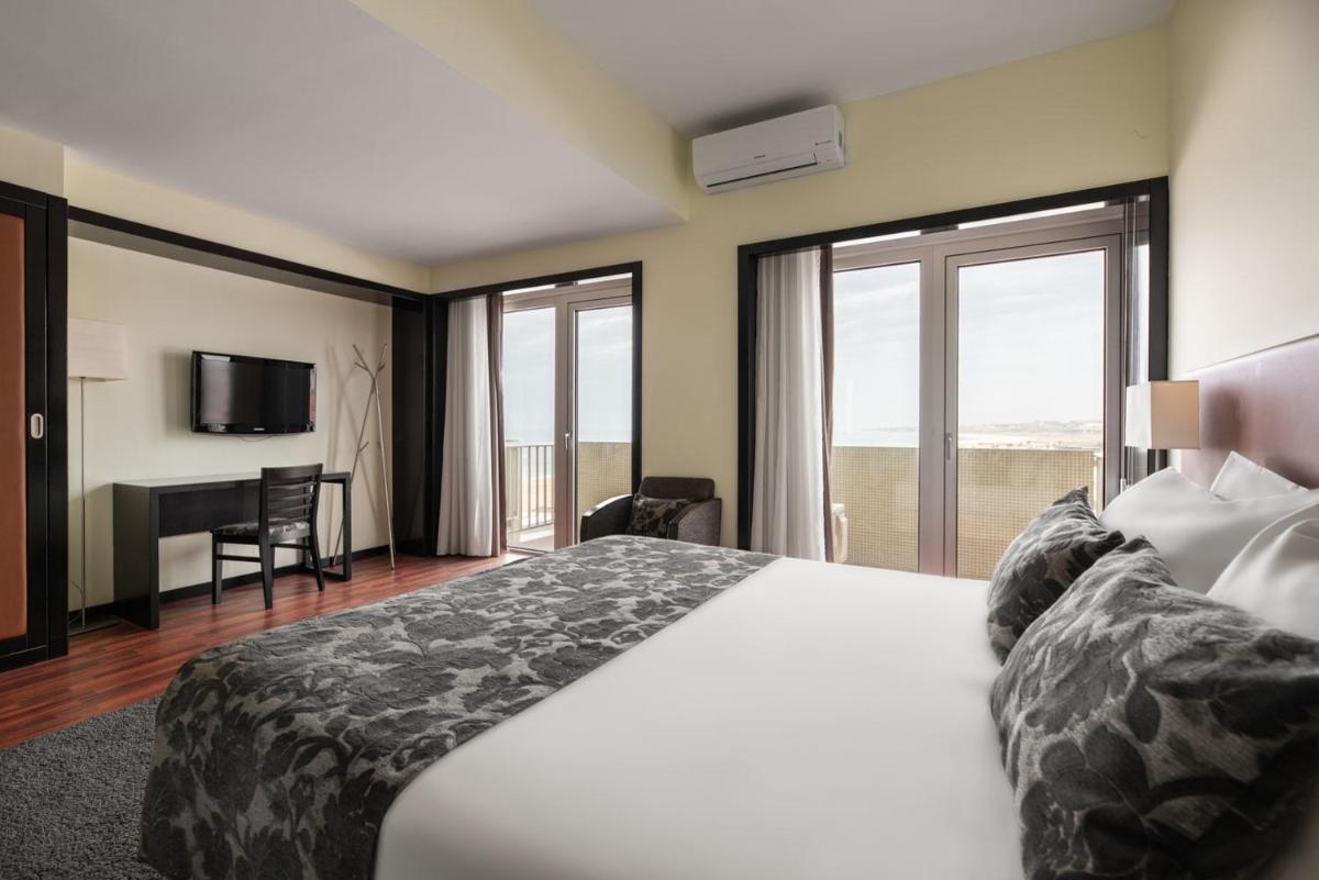 Uma cama ou camas num quarto em Dorma Praia Golfe