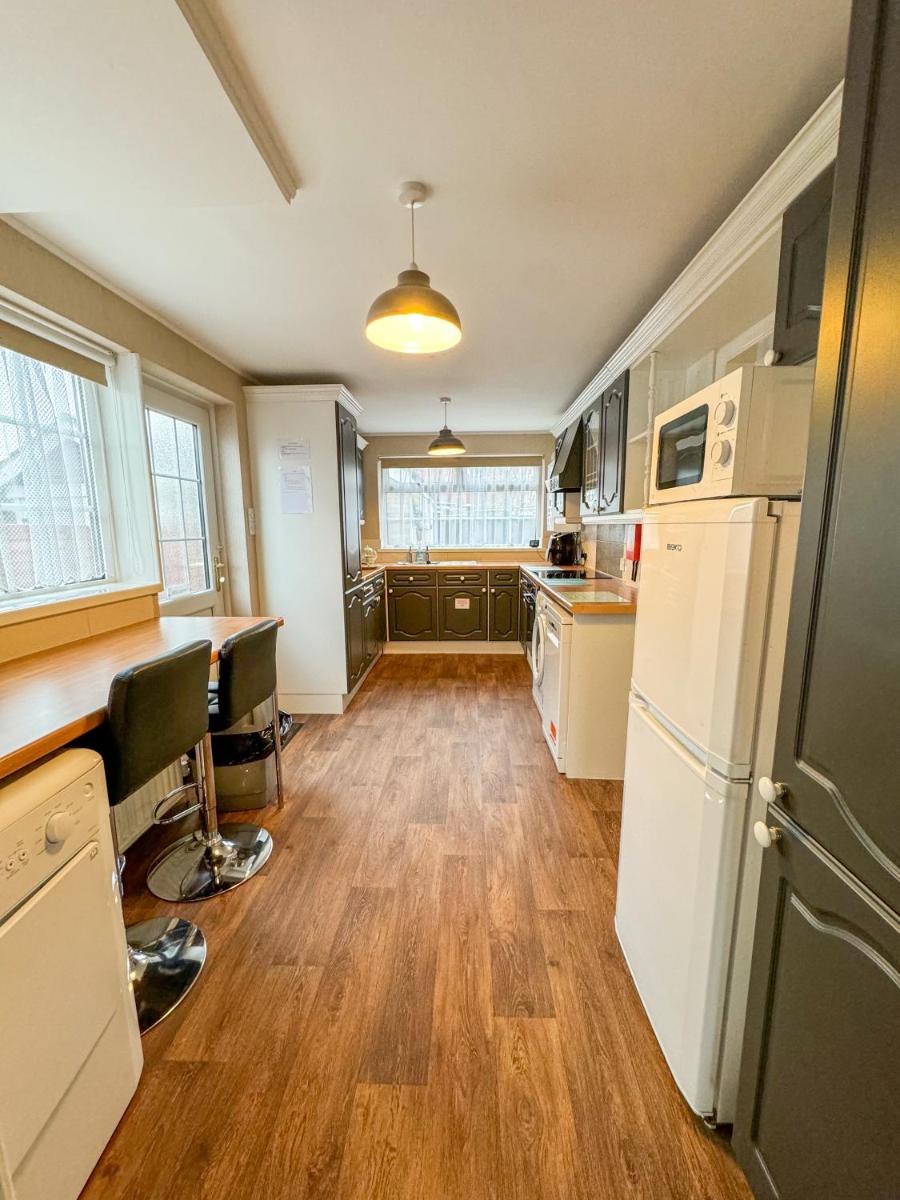 Beach House by Visit Cleethorpes - Housity