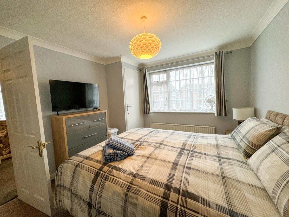 Beach House by Visit Cleethorpes - Housity