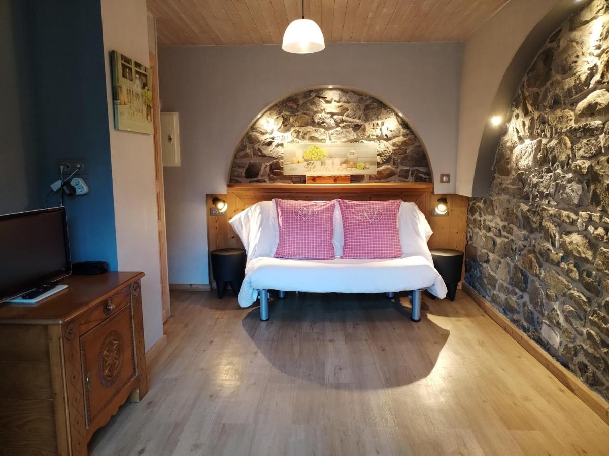 Un ou plusieurs lits dans un hébergement de l'établissement Café-Hôtel Le Morillon, Domaine du Grand Massif-Samoëns