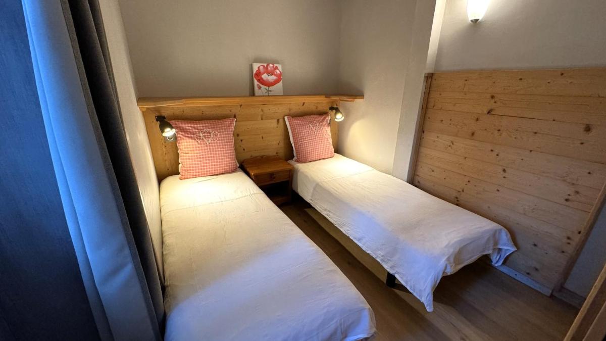 Un ou plusieurs lits dans un hébergement de l'établissement Café-Hôtel Le Morillon, Domaine du Grand Massif-Samoëns