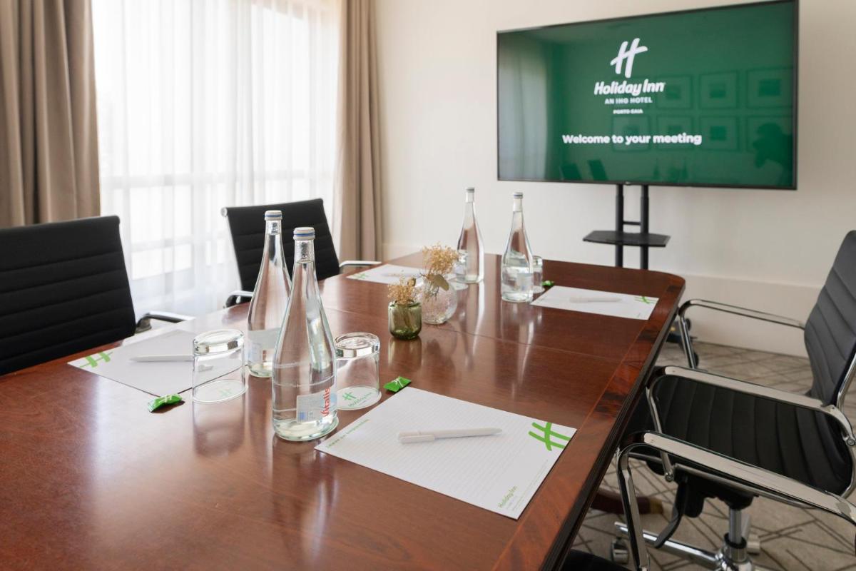 A área empresarial e/ ou a sala de conferências de Holiday Inn Porto Gaia by IHG