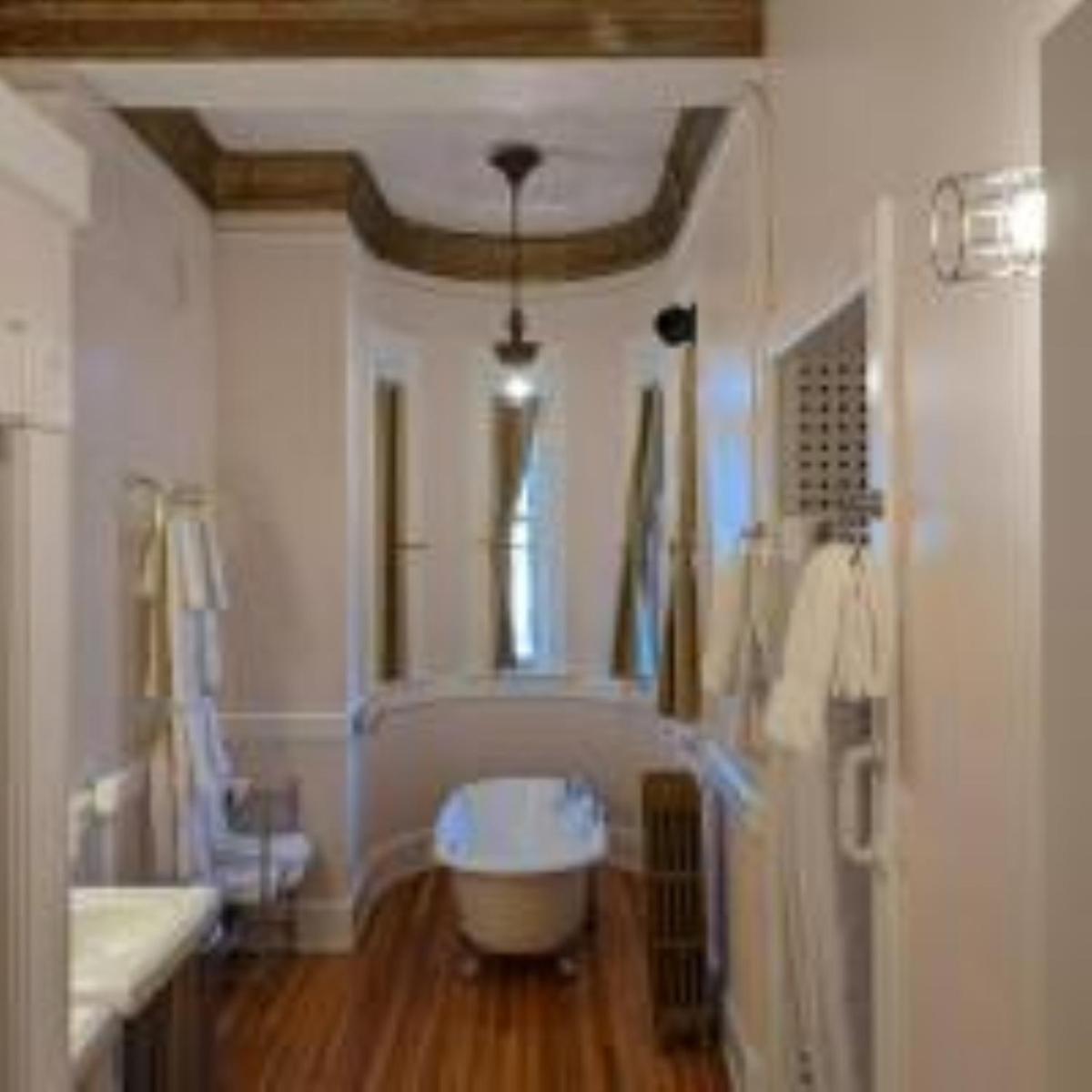 Amsterdam Castle NY - Housity