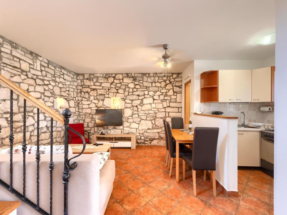 Holiday Home in egotici with Pool - Housity