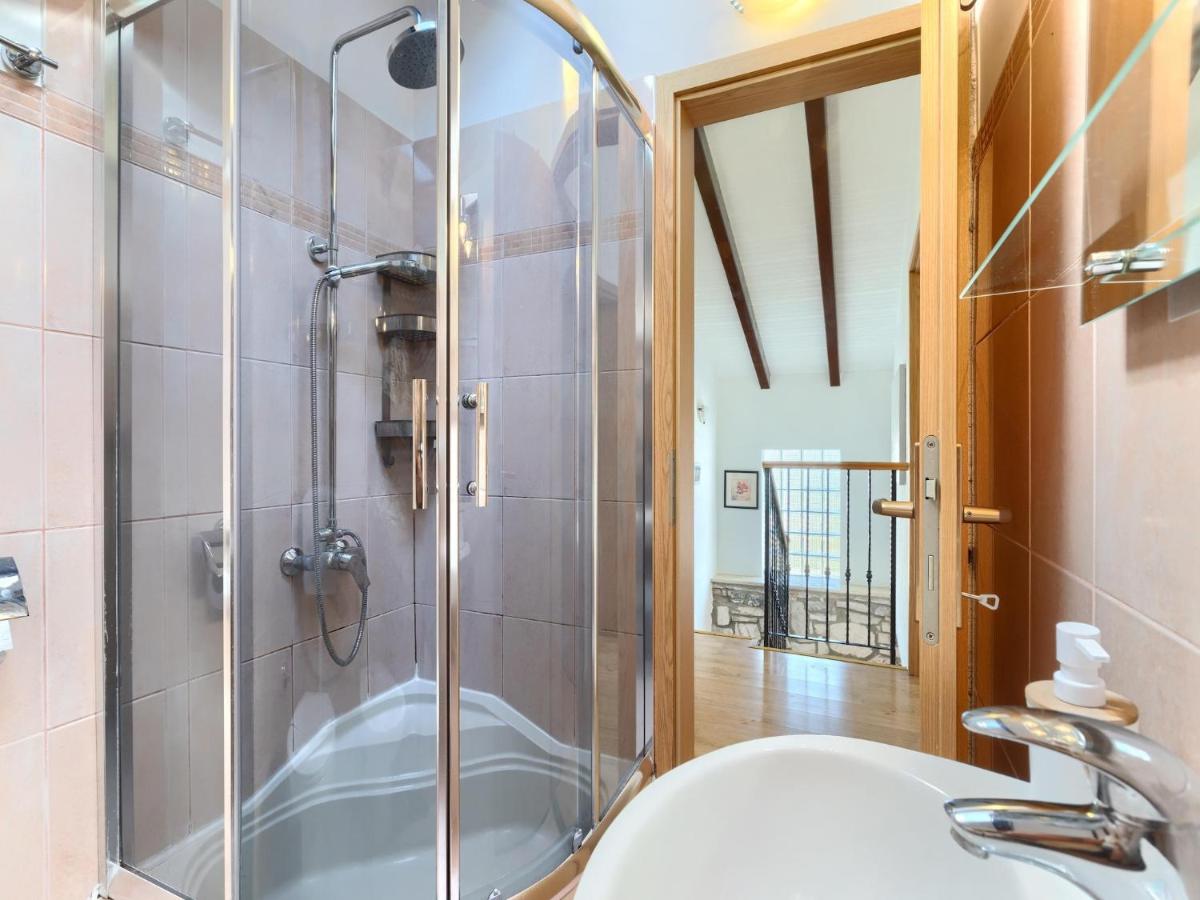 Holiday Home in egotici with Pool - Housity