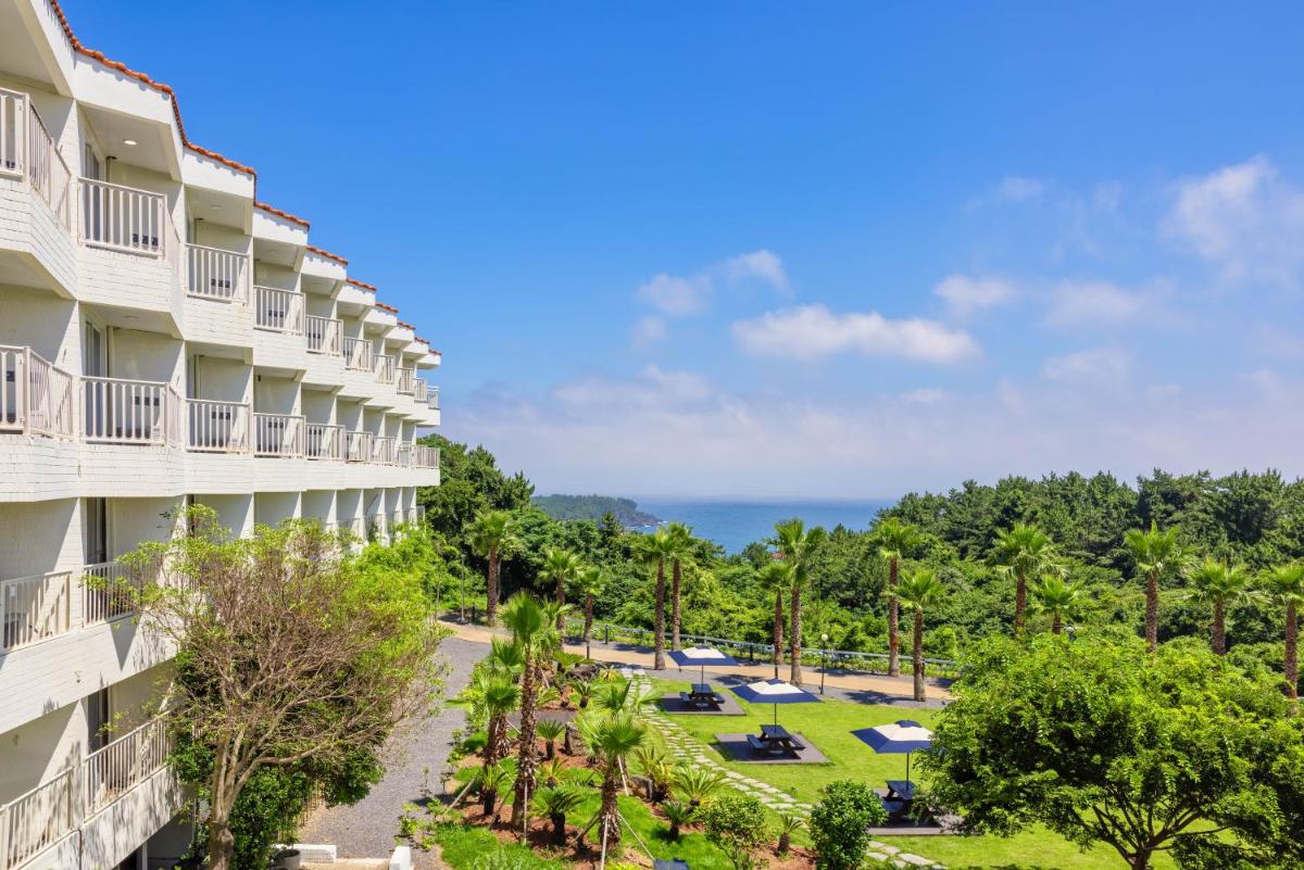 Kensington Resort Jeju Jungmun - Housity
