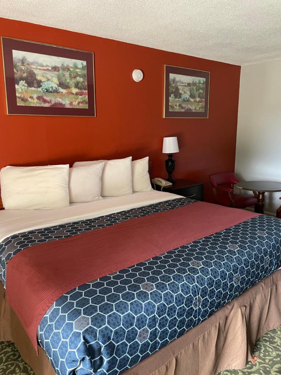 Budget Host Inn - Housity