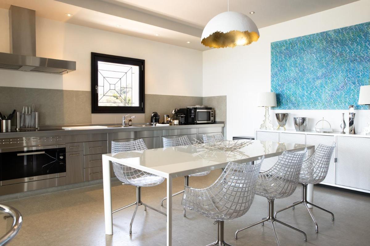 Cuisine ou kitchenette dans l'établissement La Villa Calvi
