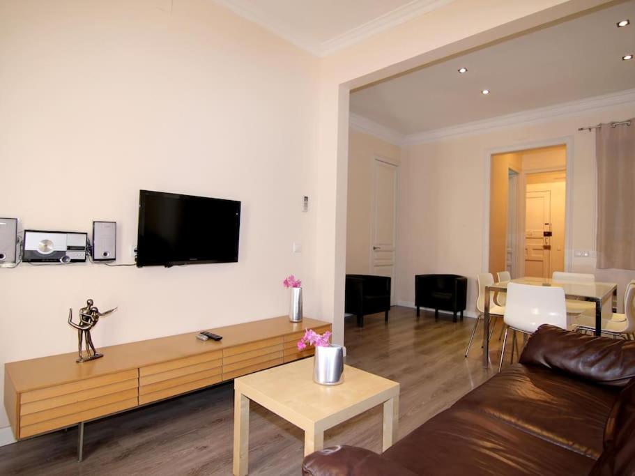ClassBedroom Eixample Free Apartments - Housity