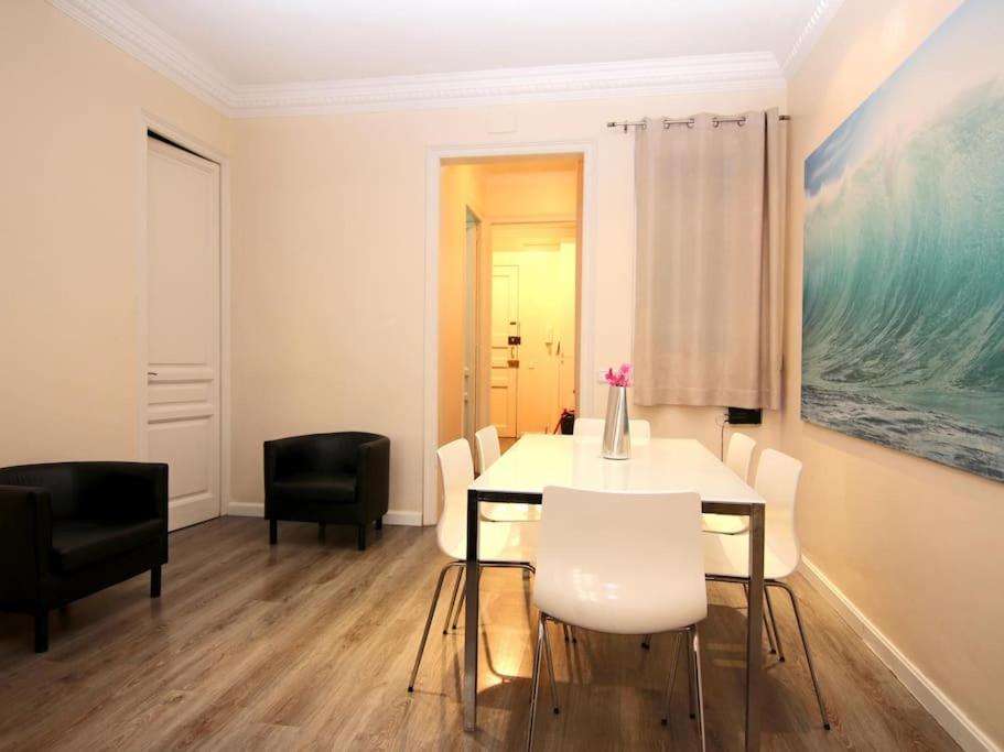 ClassBedroom Eixample Free Apartments - Housity