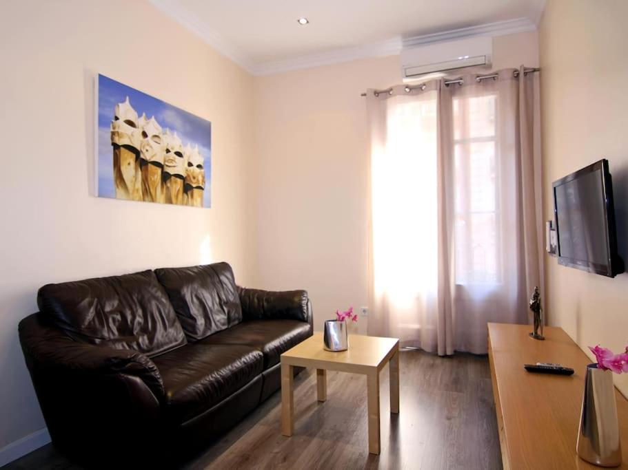 ClassBedroom Eixample Free Apartments - Housity