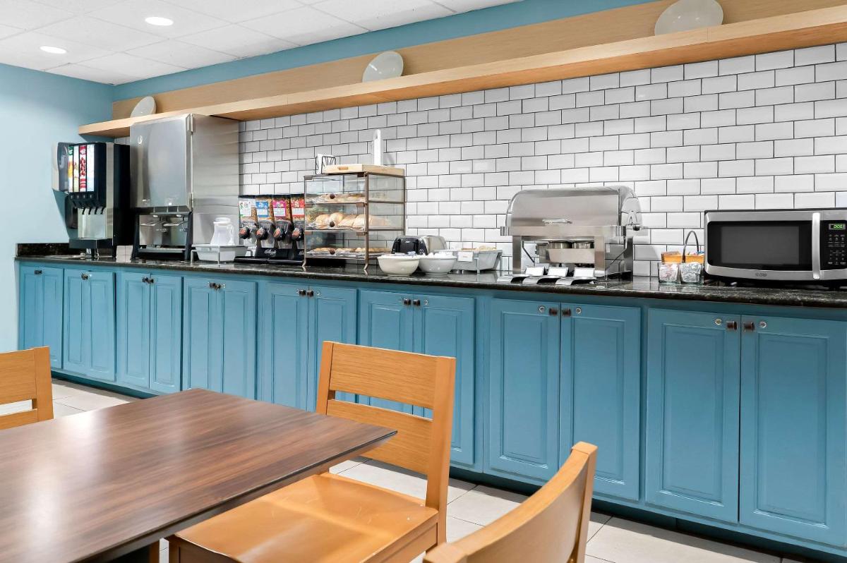 Country Inn & Suites by Radisson, Columbia Airport, SC - Housity