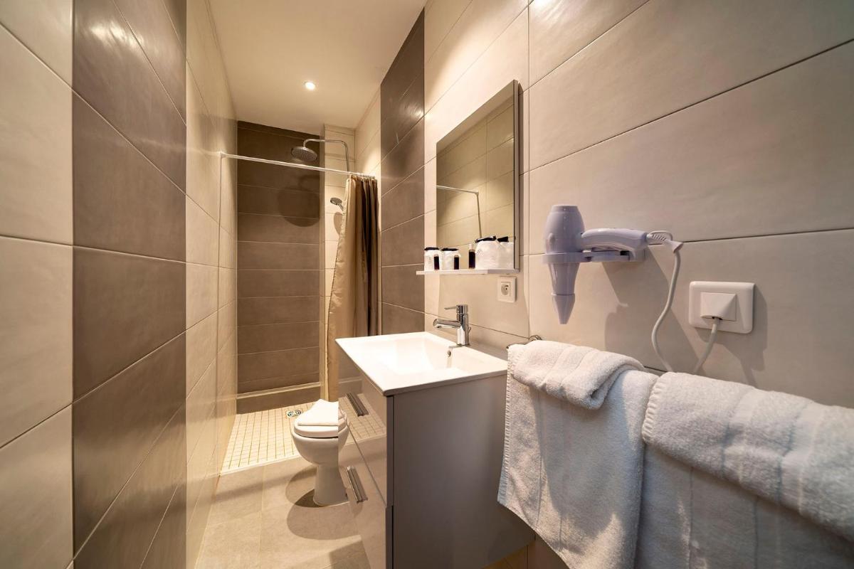 Salle de bains dans l'établissement Hôtel du Parc, Restaurant, Spa & Wellness