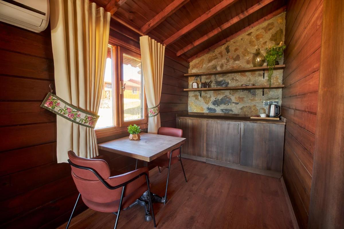 Flora Handüzü Resort & Wellness Bungalow Hotel - Housity