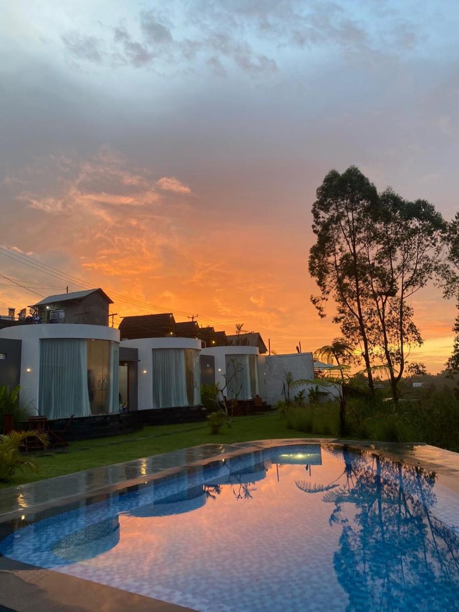 Pinggan Cliff - Housity