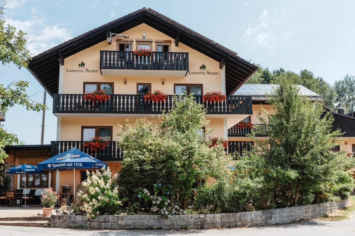 Landhotel Neuhof - Housity