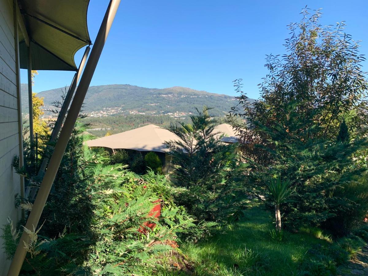 Uma vista geral da montanha ou uma vista da montanha a partir do hotel