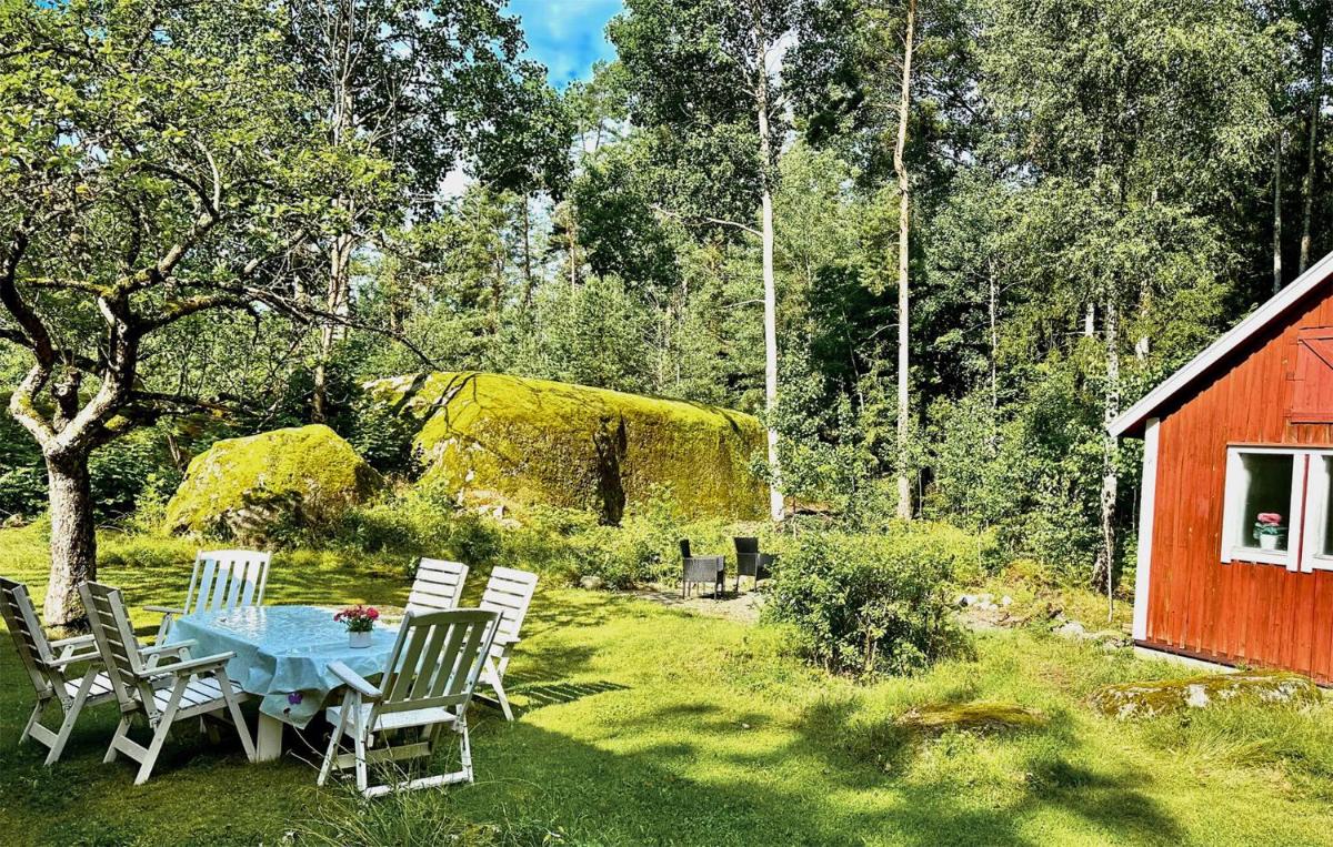 Three-Bedroom Holiday Home In Hultsfred - Housity