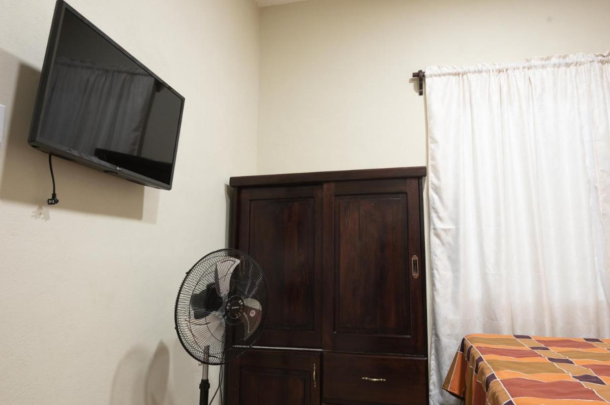 Apartamentos Petenchel, por Aeropuerto Flores Peten no 3 - Housity