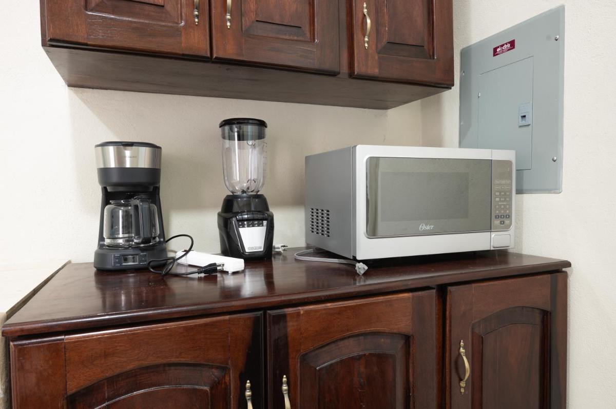 Apartamentos Petenchel, por Aeropuerto Flores Peten no 3 - Housity