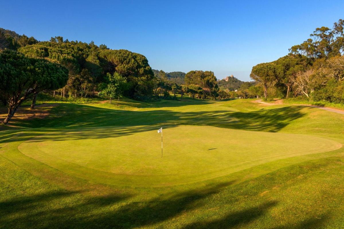 As comodidades de golfe no hotel ou nas proximidades