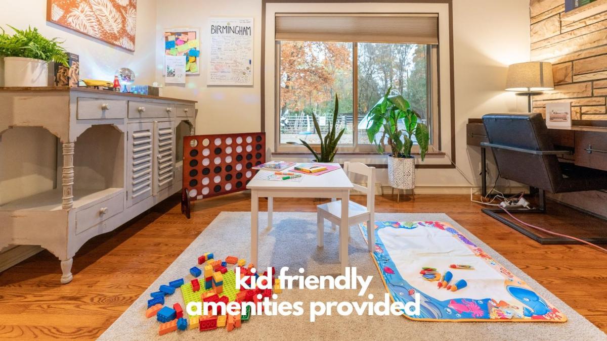 Dream home w fireplace amenities & tons of space - Housity
