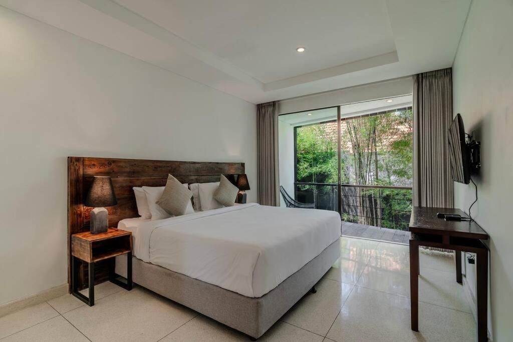 Palm Tree House 5 Bedroom In Central Canggu - Housity