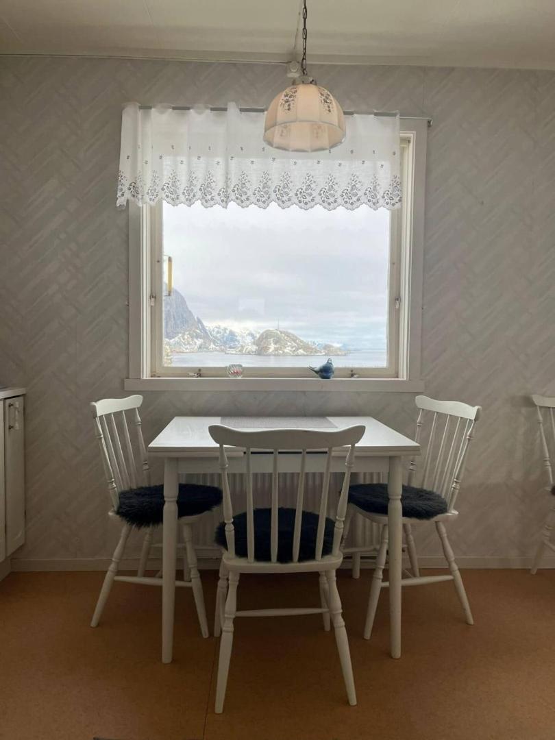 House by the sea Reine, Lofoten - Housity