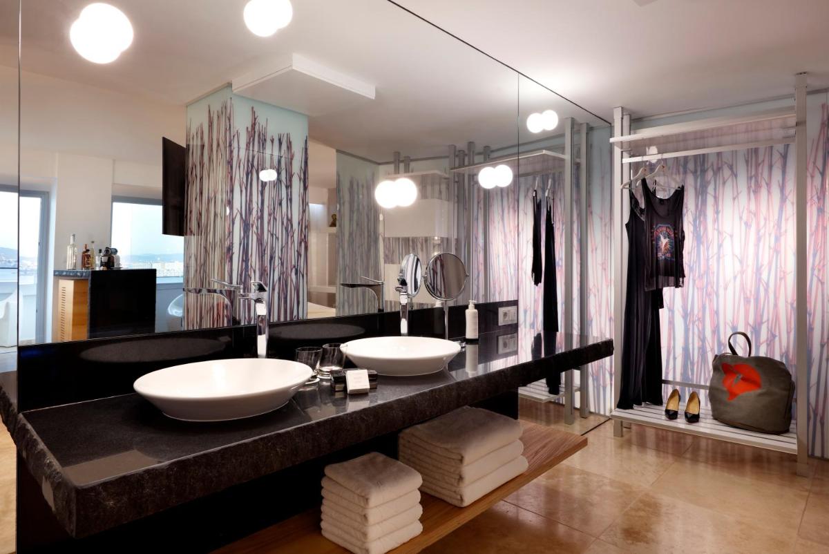 Un baño de Ushuaïa Ibiza Beach Hotel - Adults Only - Club Entrance Included