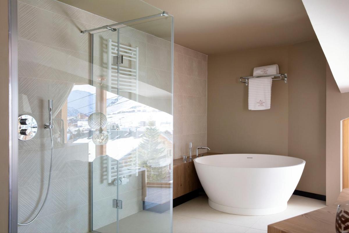 Salle de bains dans l'établissement Grandes Rousses Hotel & Spa