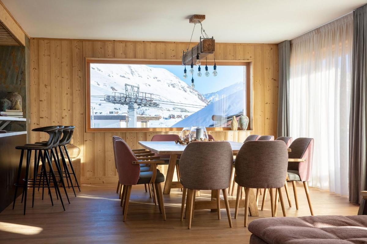 Coin salon dans l'établissement Grandes Rousses Hotel & Spa