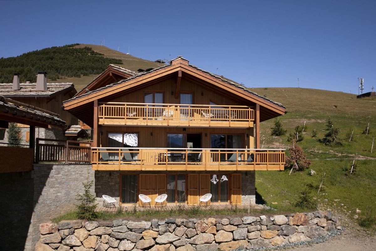 Vue générale sur la montagne ou vue sur la montagne depuis l'hôtel