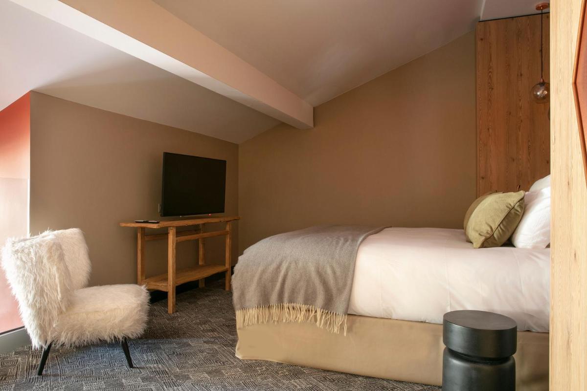 Télévision ou salle de divertissement dans l'établissement Grandes Rousses Hotel & Spa