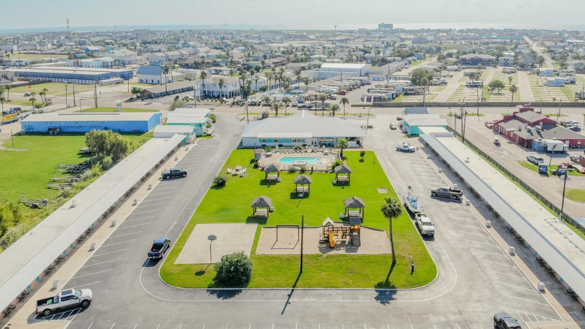 Shark Reef Resort Motel & Cottages - Housity