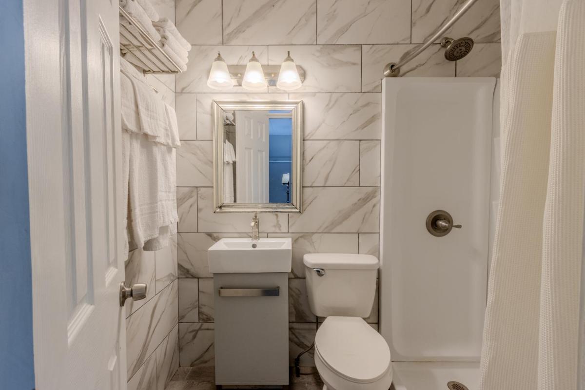 Shark Reef Resort Motel & Cottages - Housity