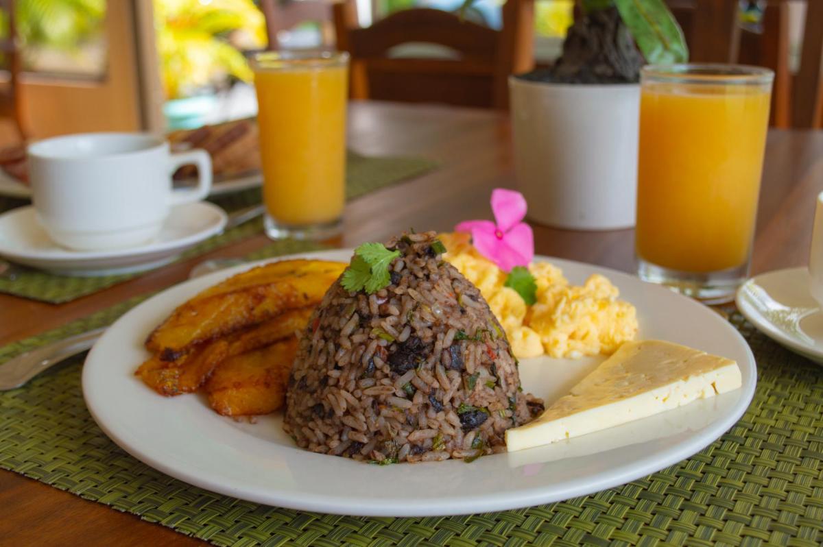 Arenal Roca Lodge & Bungalows - Housity