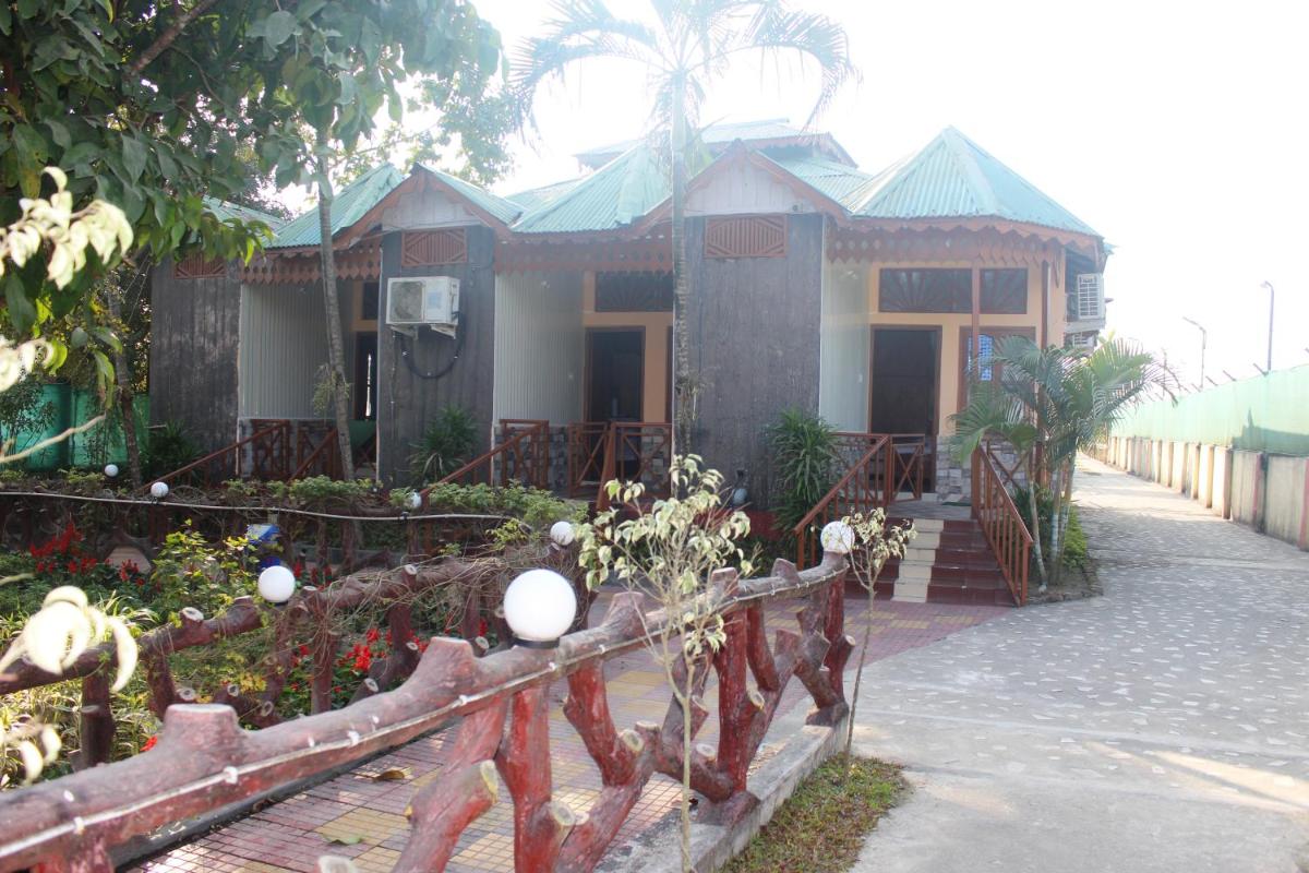 Resort Gorumara Riverside - Housity