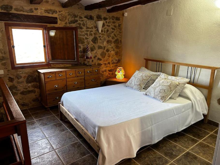 Rural Stone House with wood fireplace - Housity