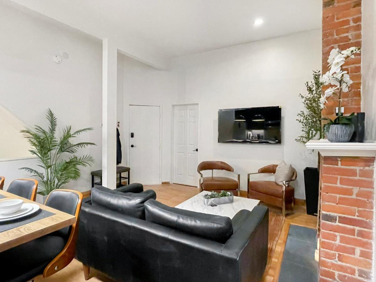 Historic Old Victorian with Deck and Parking - Housity
