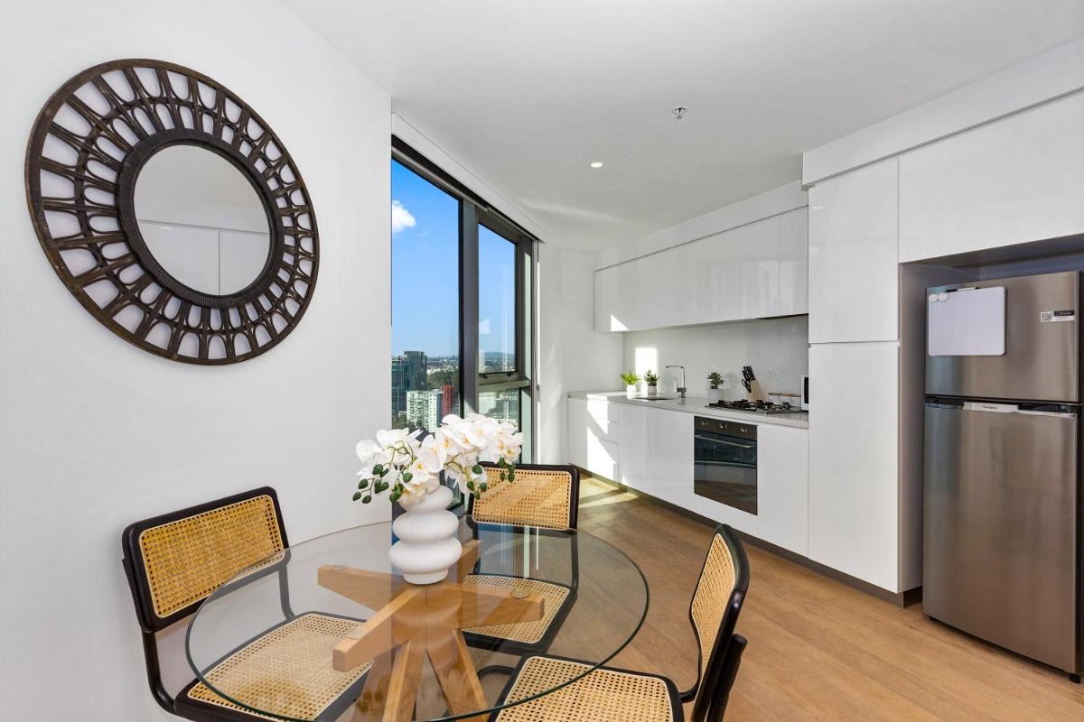 Central Southbank 2BR w Stunning Views and Balcony - Housity