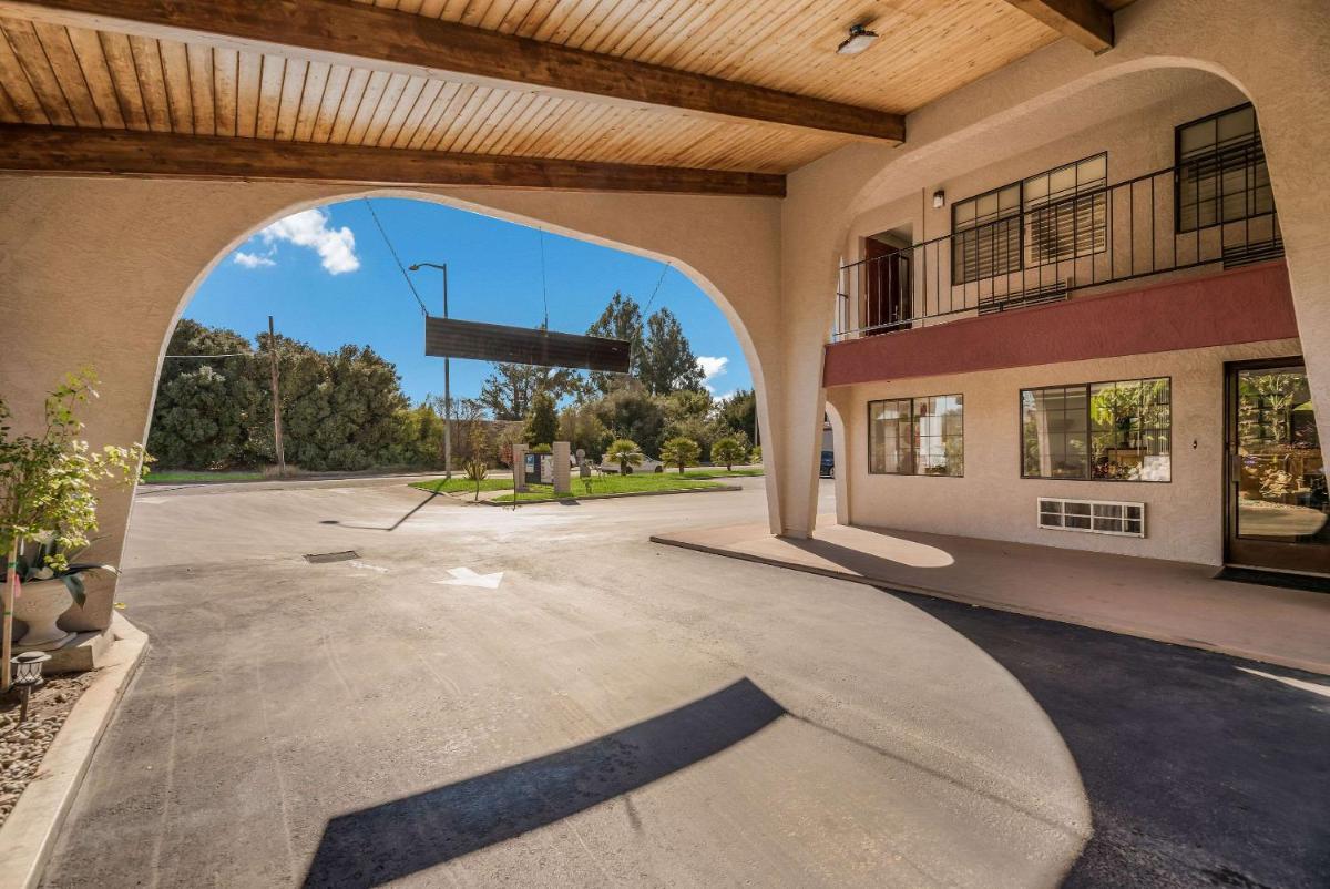 Quality Inn Near Fort Hunter Liggett - Housity