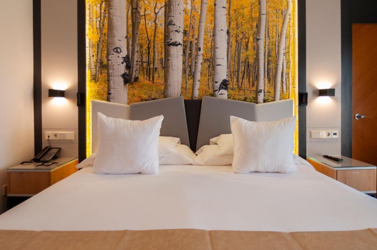 Cama o camas de una habitación en Hotel La Laguna Spa & Golf
